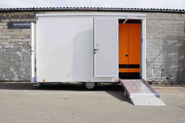 Remolque con acceso a personas con movilidad reducida. (PMR)