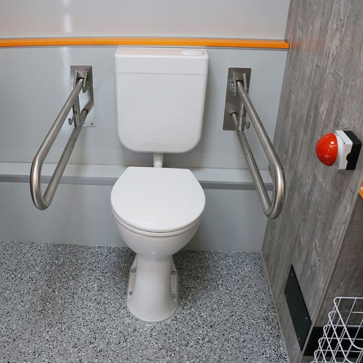 Remolque con acceso a personas con movilidad reducida. (PMR)