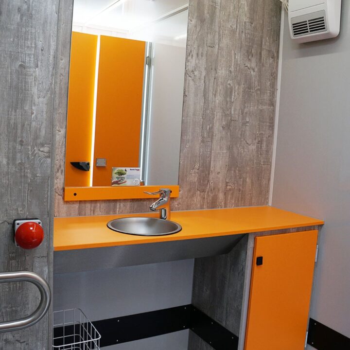 Remolque con acceso a personas con movilidad reducida. (PMR)