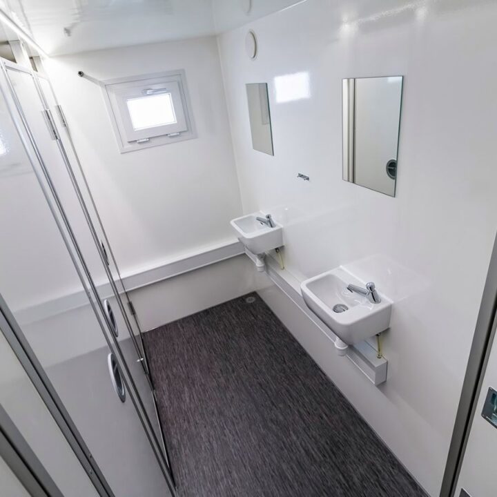 remolque-de-sanitarios-4-10-personas-interior