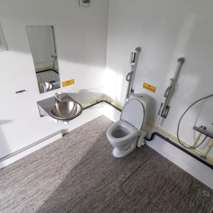 remolque-wc-accesible-interior